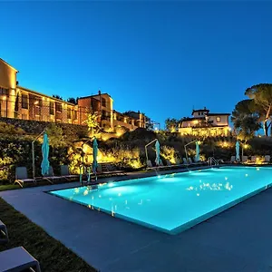 4* Hotel 37
